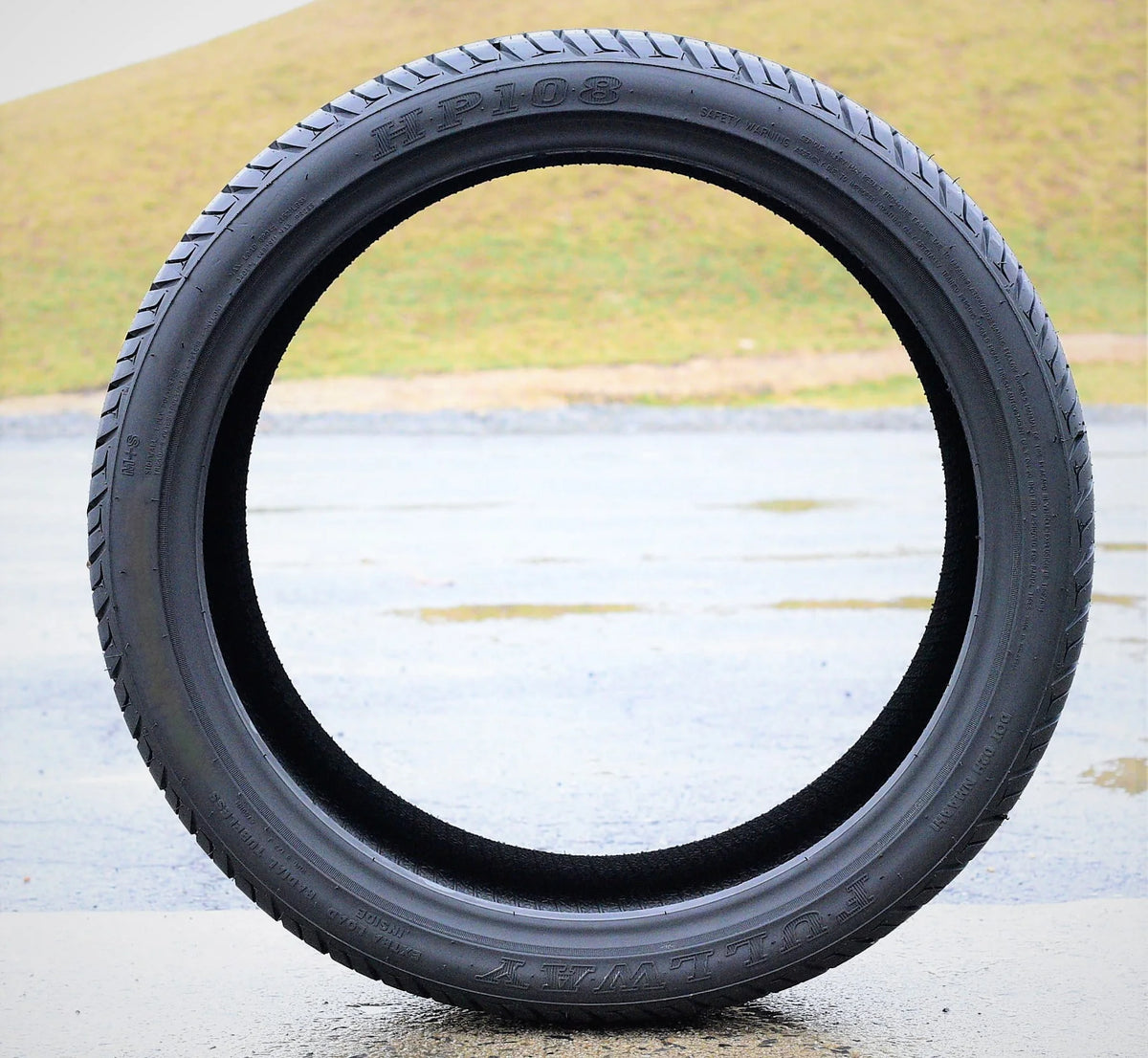 245/45ZR18 100W XL All Season Performance Tire Y2755