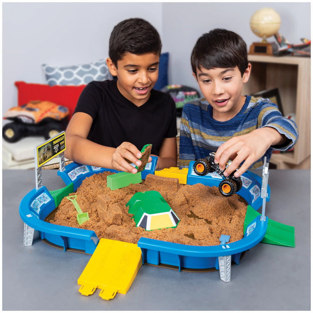 24-Inch Playset with 2lbs of Monster Dirt and 1:64 Scale Die-Cast Truck R785