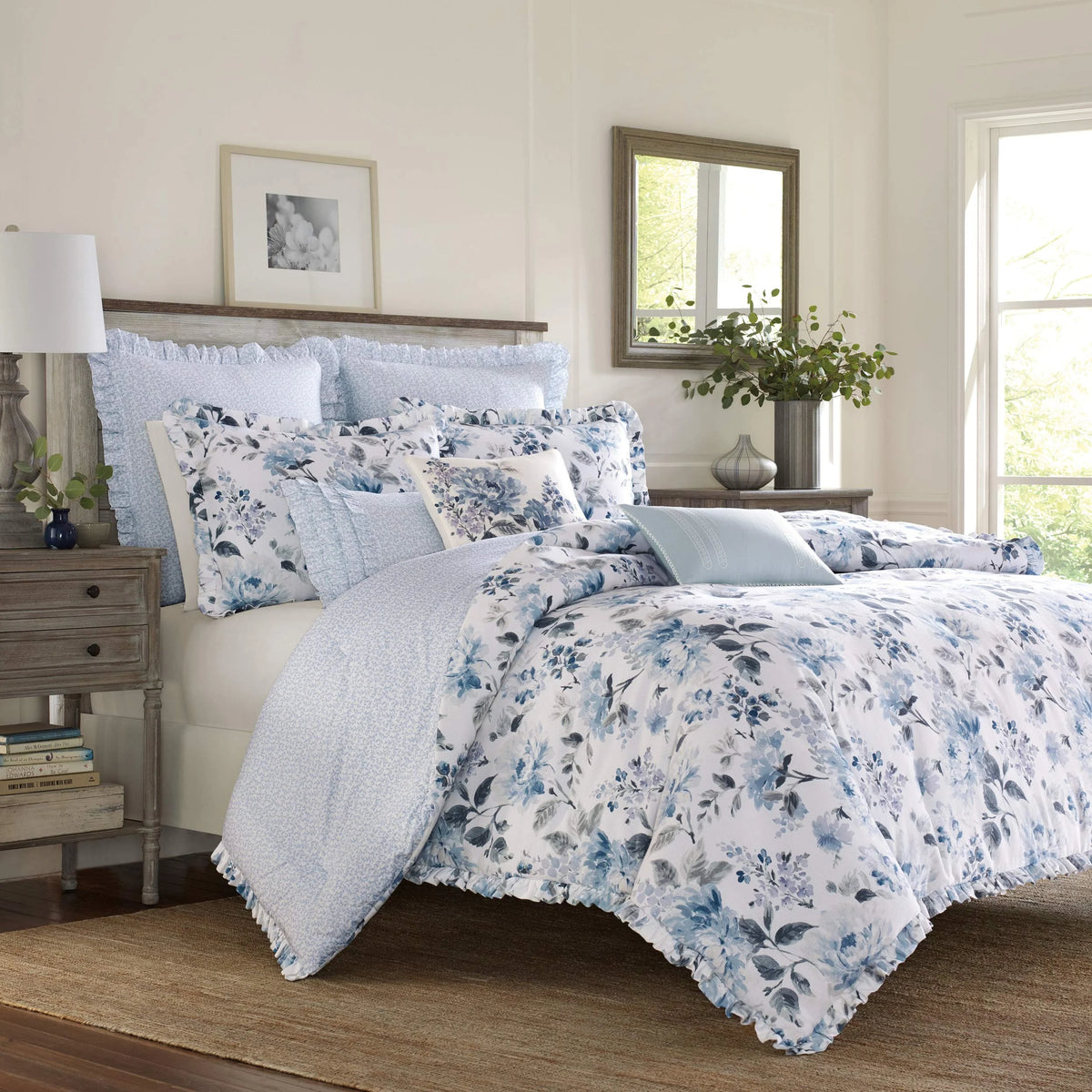 Cottage Blue Throw Pillow with Envelope Closure Y953222