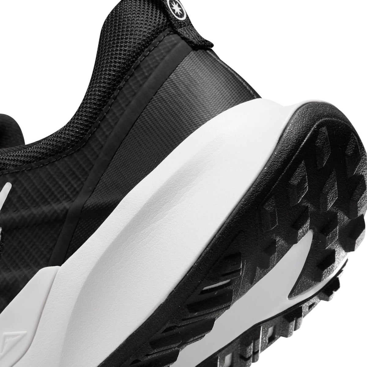Black/White Trail-Running Shoes T920417
