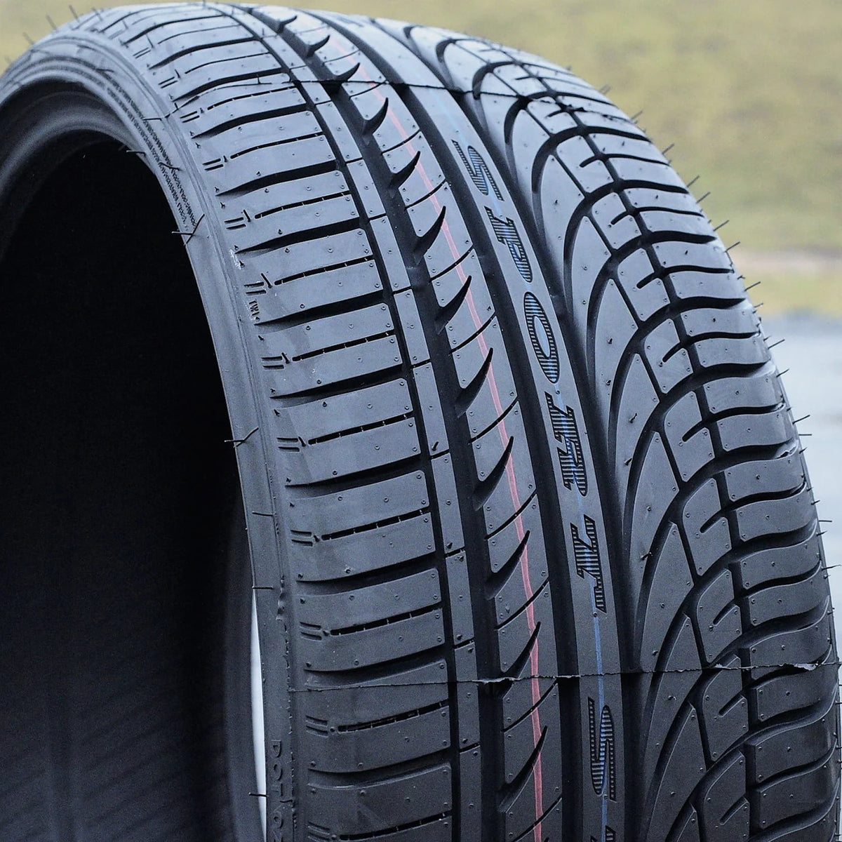 245/45ZR18 100W XL All Season Performance Tire Y2755
